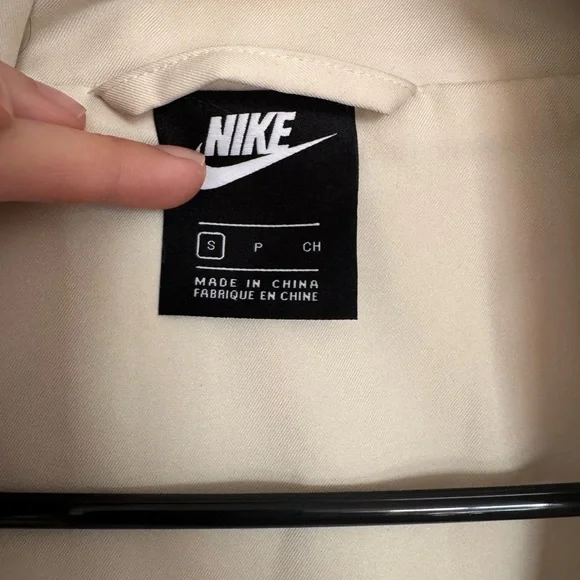 NIKE Women's and Men’s White and Black Faux Fur Jacket - Picture 2 of 5